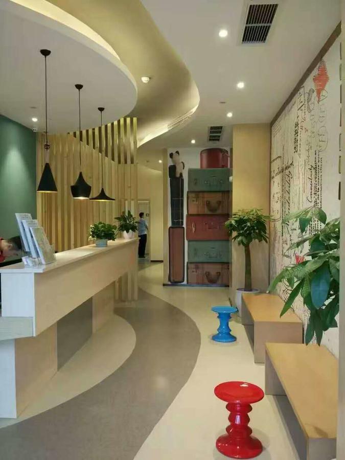 宜必思成都动物园地铁站店 外观 照片